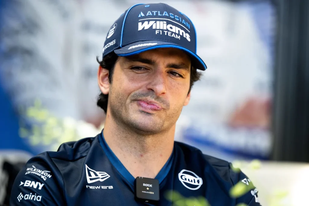 wiliams mempertahankan carlos sainz