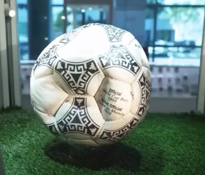 Bola Tangan Tuhan Maradona